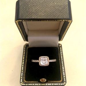 Beautiful, authentic, & retired Pandora solid 14K gold princess cut ring.